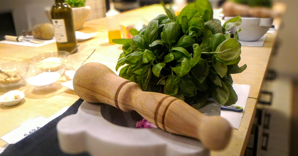 zenandcook-scuola-di-cucina-genova-corso-pesto-al-mortaio